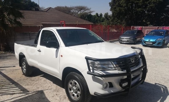Buy Used Toyota Hilux White Car in Ndola in Zambia
