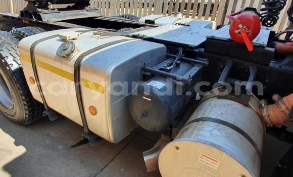 Acheter Occasion Utilitaire Nissan UD Rouge à Chilanga, Lusaka Acheter Occasion Utilitaire Nissan UD Rouge à Chilanga, Lusaka