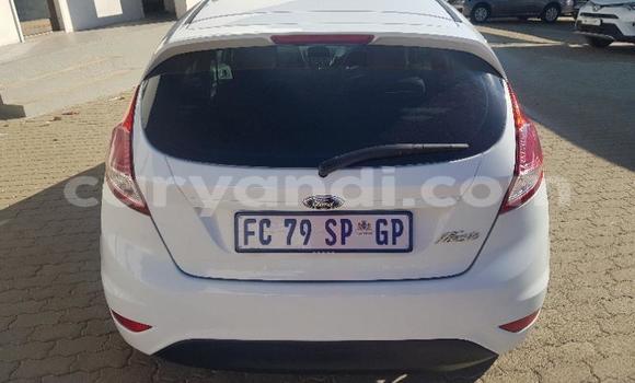 Acheter Occasion Voiture Ford Fiesta Blanc à Chipata, Zambie Acheter Occasion Voiture Ford Fiesta Blanc à Chipata, Zambie