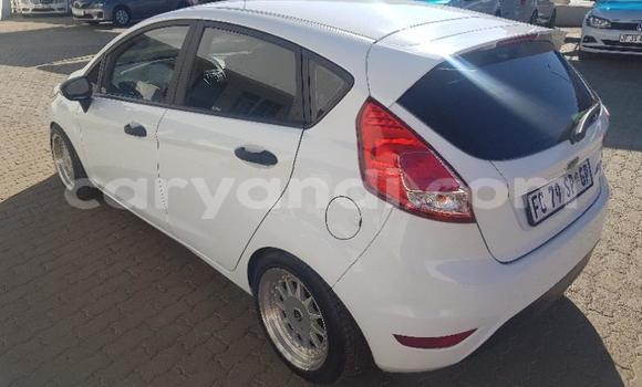 Acheter Occasion Voiture Ford Fiesta Blanc à Chipata, Zambie Acheter Occasion Voiture Ford Fiesta Blanc à Chipata, Zambie