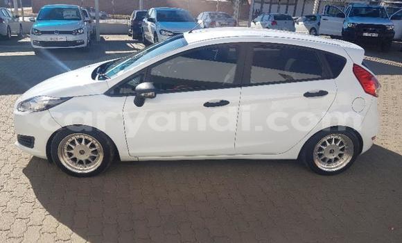 Acheter Occasion Voiture Ford Fiesta Blanc à Chipata, Zambie Acheter Occasion Voiture Ford Fiesta Blanc à Chipata, Zambie