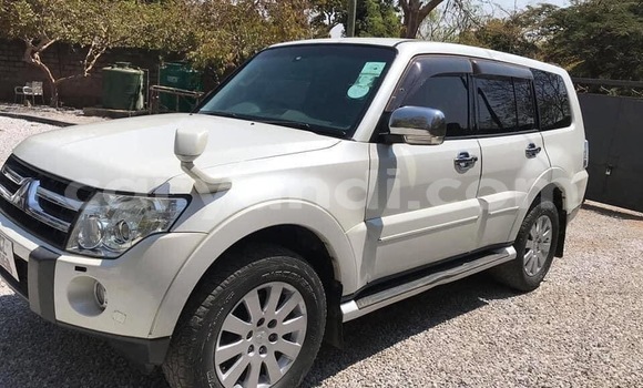 Acheter Occasion Voiture Mitsubishi Pajero Blanc à Lusaka, Zambie Acheter Occasion Voiture Mitsubishi Pajero Blanc à Lusaka, Zambie