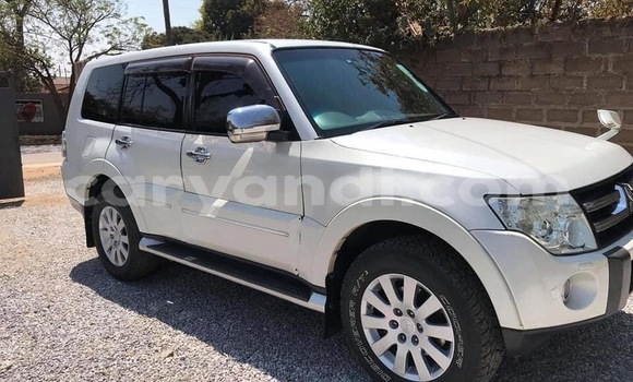 Acheter Occasion Voiture Mitsubishi Pajero Blanc à Lusaka, Zambie Acheter Occasion Voiture Mitsubishi Pajero Blanc à Lusaka, Zambie