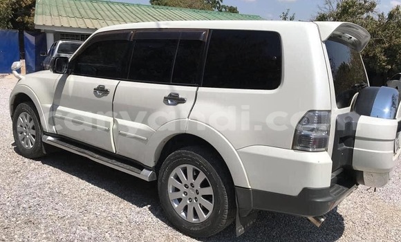 Acheter Occasion Voiture Mitsubishi Pajero Blanc à Lusaka, Zambie Acheter Occasion Voiture Mitsubishi Pajero Blanc à Lusaka, Zambie