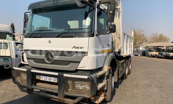 Acheter Occasion Utilitaire Mercedes–Benz Tipper Blanc à Chingola, Zambie Acheter Occasion Utilitaire Mercedes–Benz Tipper Blanc à Chingola, Zambie