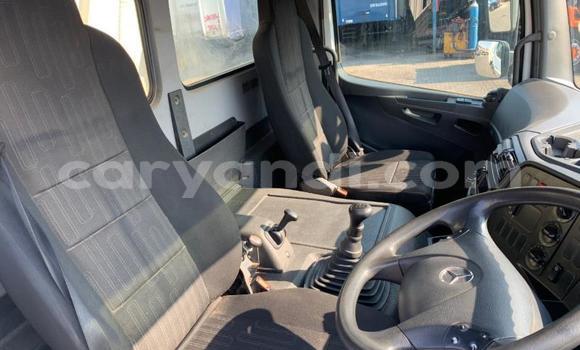 Acheter Occasion Utilitaire Mercedes–Benz Tipper Blanc à Chingola, Zambie Acheter Occasion Utilitaire Mercedes–Benz Tipper Blanc à Chingola, Zambie