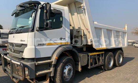 Acheter Occasion Utilitaire Mercedes–Benz Tipper Blanc à Chingola, Zambie Acheter Occasion Utilitaire Mercedes–Benz Tipper Blanc à Chingola, Zambie