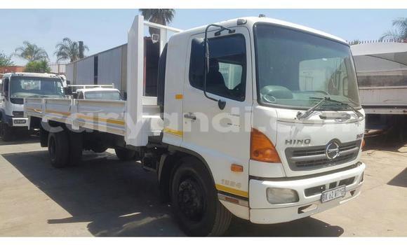 Buy Used Hino 300 Series White Truck in Choma in Southern Buy Used Hino 300 Series White Truck in Choma in Southern