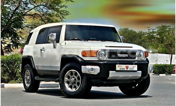 Buy Import Toyota FJ Cruiser White Car in Import - Dubai in Zambia