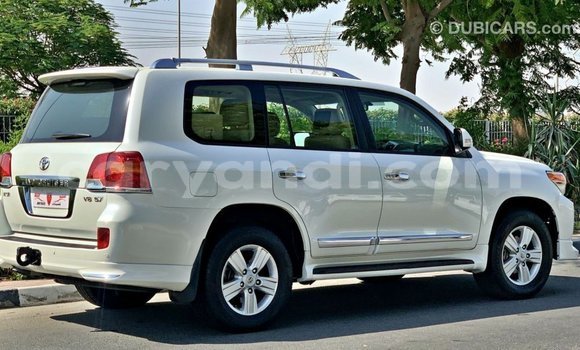 Acheter Import Voiture Toyota Land Cruiser Blanc à Import - Dubai, Zambie Acheter Import Voiture Toyota Land Cruiser Blanc à Import - Dubai, Zambie