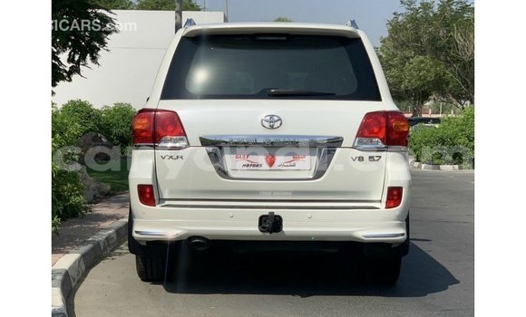 Acheter Import Voiture Toyota Land Cruiser Blanc à Import - Dubai, Zambie Acheter Import Voiture Toyota Land Cruiser Blanc à Import - Dubai, Zambie