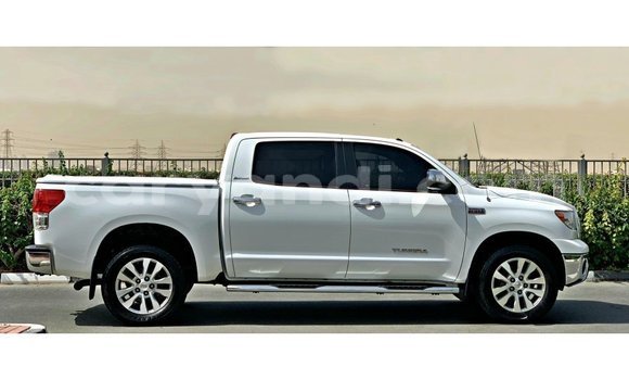 Acheter Import Voiture Toyota Tundra Blanc à Import - Dubai, Zambie Acheter Import Voiture Toyota Tundra Blanc à Import - Dubai, Zambie