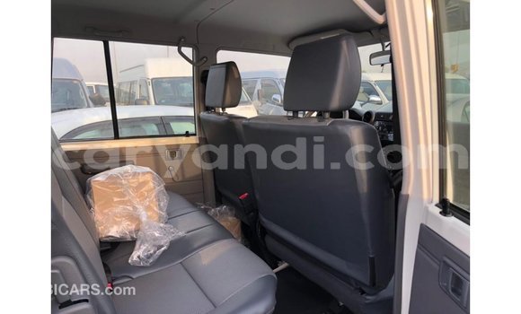 Buy Import Toyota Land Cruiser White Car in Import - Dubai in Zambia Buy Import Toyota Land Cruiser White Car in Import - Dubai in Zambia