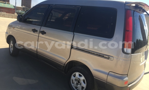 Acheter Occasion Voiture Toyota Noah Beige à Lusaka, Zambie Acheter Occasion Voiture Toyota Noah Beige à Lusaka, Zambie