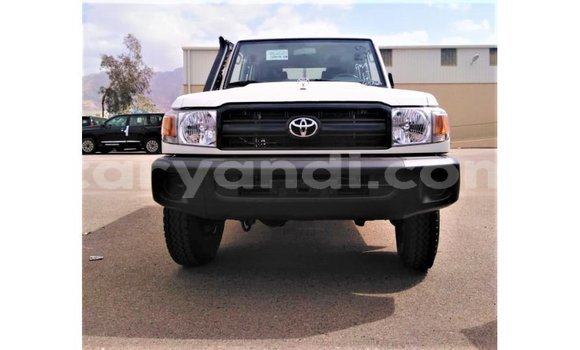 Buy Import Toyota Land Cruiser White Car in Import - Dubai in Zambia