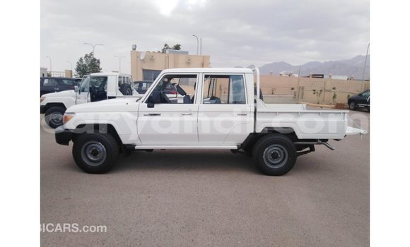 Buy Import Toyota Land Cruiser White Car in Import - Dubai in Zambia Buy Import Toyota Land Cruiser White Car in Import - Dubai in Zambia