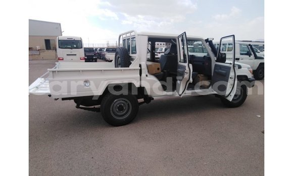 Buy Import Toyota Land Cruiser White Car in Import - Dubai in Zambia Buy Import Toyota Land Cruiser White Car in Import - Dubai in Zambia