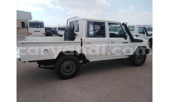 Tenga Imported Toyota Land Cruiser Chena Mota in Import - Dubai in Zambia Tenga Imported Toyota Land Cruiser Chena Mota in Import - Dubai in Zambia