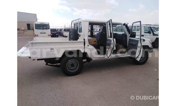 Tenga Imported Toyota Land Cruiser Chena Mota in Import - Dubai in Zambia Tenga Imported Toyota Land Cruiser Chena Mota in Import - Dubai in Zambia