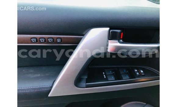 Nunua Imported Toyota Land Cruiser Nyeusi Gari ndani ya Import - Dubai nchini Zambia Nunua Imported Toyota Land Cruiser Nyeusi Gari ndani ya Import - Dubai nchini Zambia