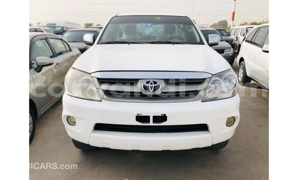 Nunua Imported Toyota Fortuner Nyeupe Gari ndani ya Import - Dubai nchini Zambia Nunua Imported Toyota Fortuner Nyeupe Gari ndani ya Import - Dubai nchini Zambia