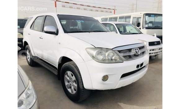 Nunua Imported Toyota Fortuner Nyeupe Gari ndani ya Import - Dubai nchini Zambia Nunua Imported Toyota Fortuner Nyeupe Gari ndani ya Import - Dubai nchini Zambia