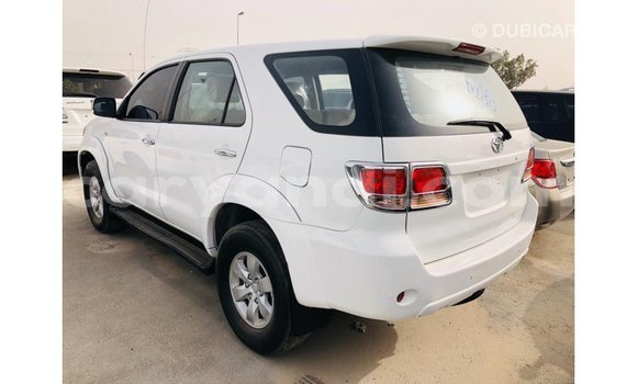 Nunua Imported Toyota Fortuner Nyeupe Gari ndani ya Import - Dubai nchini Zambia Nunua Imported Toyota Fortuner Nyeupe Gari ndani ya Import - Dubai nchini Zambia