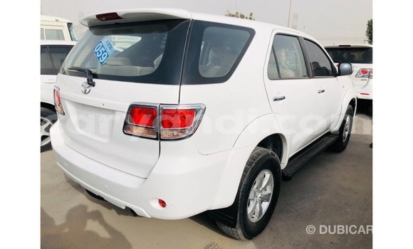 Nunua Imported Toyota Fortuner Nyeupe Gari ndani ya Import - Dubai nchini Zambia Nunua Imported Toyota Fortuner Nyeupe Gari ndani ya Import - Dubai nchini Zambia