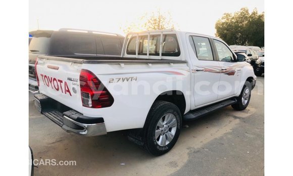 Acheter Import Voiture Toyota Hilux Blanc à Import - Dubai, Zambie Acheter Import Voiture Toyota Hilux Blanc à Import - Dubai, Zambie