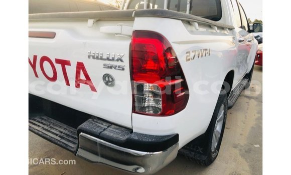 Acheter Import Voiture Toyota Hilux Blanc à Import - Dubai, Zambie Acheter Import Voiture Toyota Hilux Blanc à Import - Dubai, Zambie