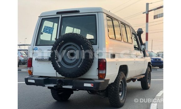 Tenga Imported Toyota Land Cruiser Chena Mota in Import - Dubai in Zambia Tenga Imported Toyota Land Cruiser Chena Mota in Import - Dubai in Zambia