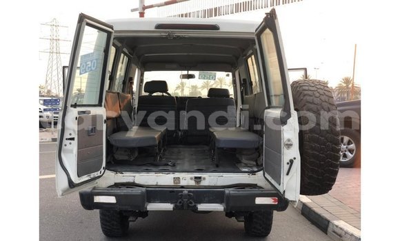 Tenga Imported Toyota Land Cruiser Chena Mota in Import - Dubai in Zambia Tenga Imported Toyota Land Cruiser Chena Mota in Import - Dubai in Zambia