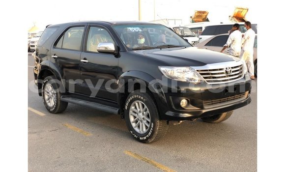 Nunua Imported Toyota Fortuner Nyeusi Gari ndani ya Import - Dubai nchini Zambia Nunua Imported Toyota Fortuner Nyeusi Gari ndani ya Import - Dubai nchini Zambia