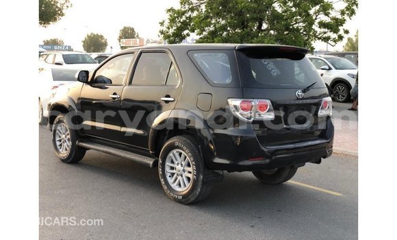 Nunua Imported Toyota Fortuner Nyeusi Gari ndani ya Import - Dubai nchini Zambia Nunua Imported Toyota Fortuner Nyeusi Gari ndani ya Import - Dubai nchini Zambia