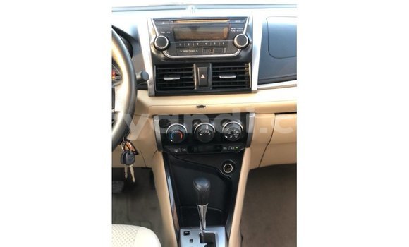 Nunua Imported Toyota Yaris Nyeupe Gari ndani ya Import - Dubai nchini Zambia Nunua Imported Toyota Yaris Nyeupe Gari ndani ya Import - Dubai nchini Zambia