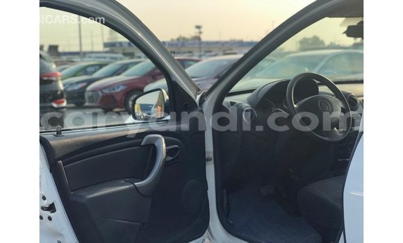 Nunua Imported Renault Duster Nyeupe Gari ndani ya Import - Dubai nchini Zambia Nunua Imported Renault Duster Nyeupe Gari ndani ya Import - Dubai nchini Zambia