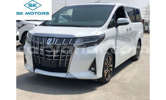 Tenga Imported Toyota Alphard Chena Mota in Import - Dubai in Zambia