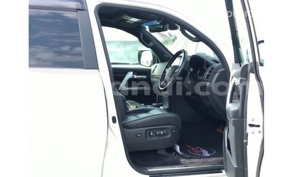 Tenga Imported Toyota Land Cruiser Chena Mota in Import - Dubai in Zambia Tenga Imported Toyota Land Cruiser Chena Mota in Import - Dubai in Zambia