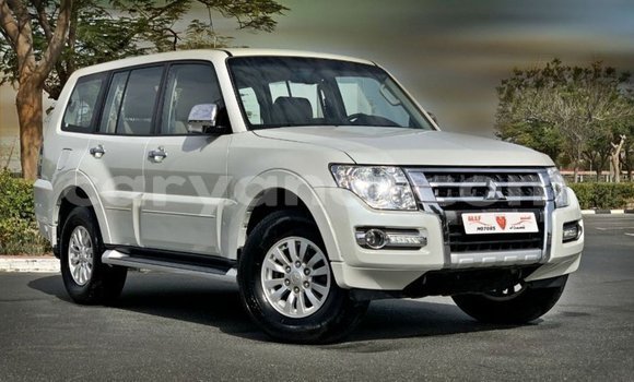 Buy Import Mitsubishi Pajero White Car in Import - Dubai in Zambia