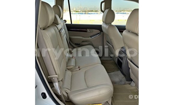 Acheter Import Voiture Toyota Prado Blanc à Import - Dubai, Zambie Acheter Import Voiture Toyota Prado Blanc à Import - Dubai, Zambie