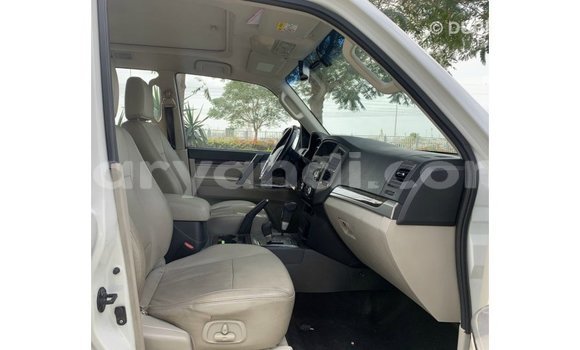 Acheter Import Voiture Mitsubishi Pajero Blanc à Import - Dubai, Zambie Acheter Import Voiture Mitsubishi Pajero Blanc à Import - Dubai, Zambie