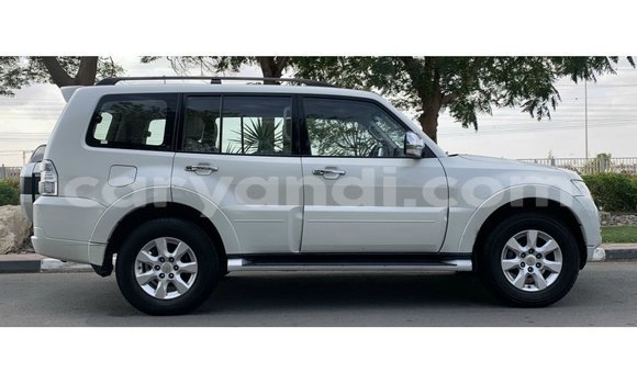 Acheter Import Voiture Mitsubishi Pajero Blanc à Import - Dubai, Zambie Acheter Import Voiture Mitsubishi Pajero Blanc à Import - Dubai, Zambie
