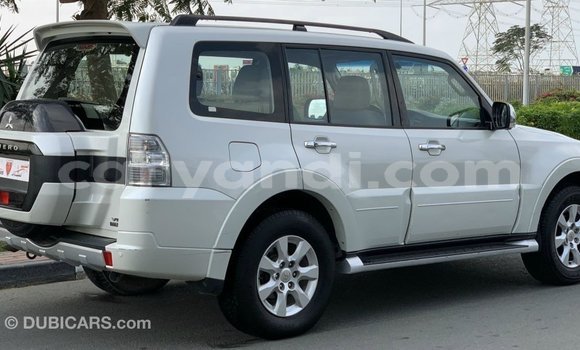 Acheter Import Voiture Mitsubishi Pajero Blanc à Import - Dubai, Zambie Acheter Import Voiture Mitsubishi Pajero Blanc à Import - Dubai, Zambie