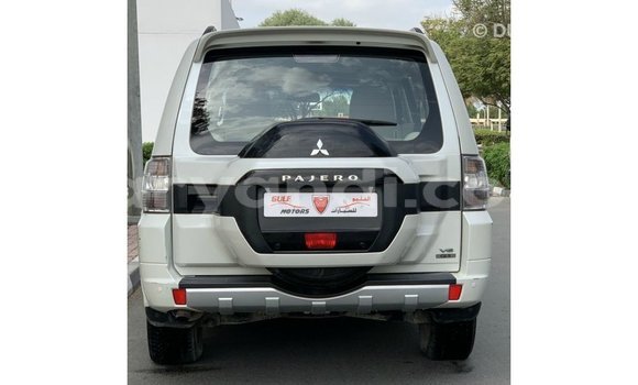 Acheter Import Voiture Mitsubishi Pajero Blanc à Import - Dubai, Zambie Acheter Import Voiture Mitsubishi Pajero Blanc à Import - Dubai, Zambie