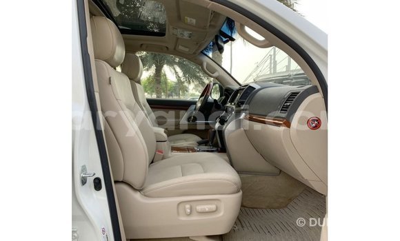 Acheter Import Voiture Toyota Land Cruiser Blanc à Import - Dubai, Zambie Acheter Import Voiture Toyota Land Cruiser Blanc à Import - Dubai, Zambie