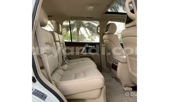 Acheter Import Voiture Toyota Land Cruiser Blanc à Import - Dubai, Zambie Acheter Import Voiture Toyota Land Cruiser Blanc à Import - Dubai, Zambie
