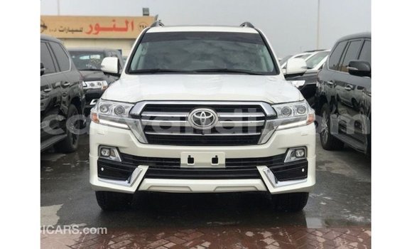 Acheter Import Voiture Toyota Land Cruiser Blanc à Import - Dubai, Zambie Acheter Import Voiture Toyota Land Cruiser Blanc à Import - Dubai, Zambie