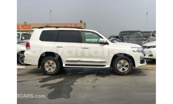 Acheter Import Voiture Toyota Land Cruiser Blanc à Import - Dubai, Zambie Acheter Import Voiture Toyota Land Cruiser Blanc à Import - Dubai, Zambie