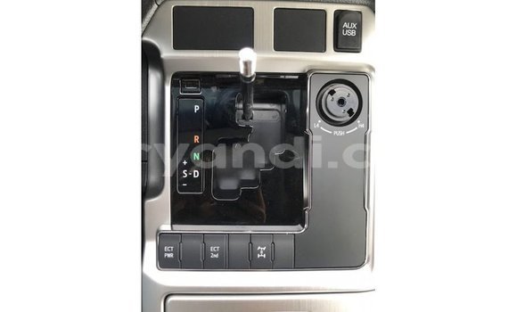 Acheter Import Voiture Toyota Land Cruiser Blanc à Import - Dubai, Zambie Acheter Import Voiture Toyota Land Cruiser Blanc à Import - Dubai, Zambie