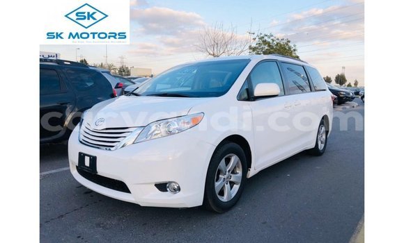 Buy Import Toyota Sienna White Car in Import - Dubai in Zambia